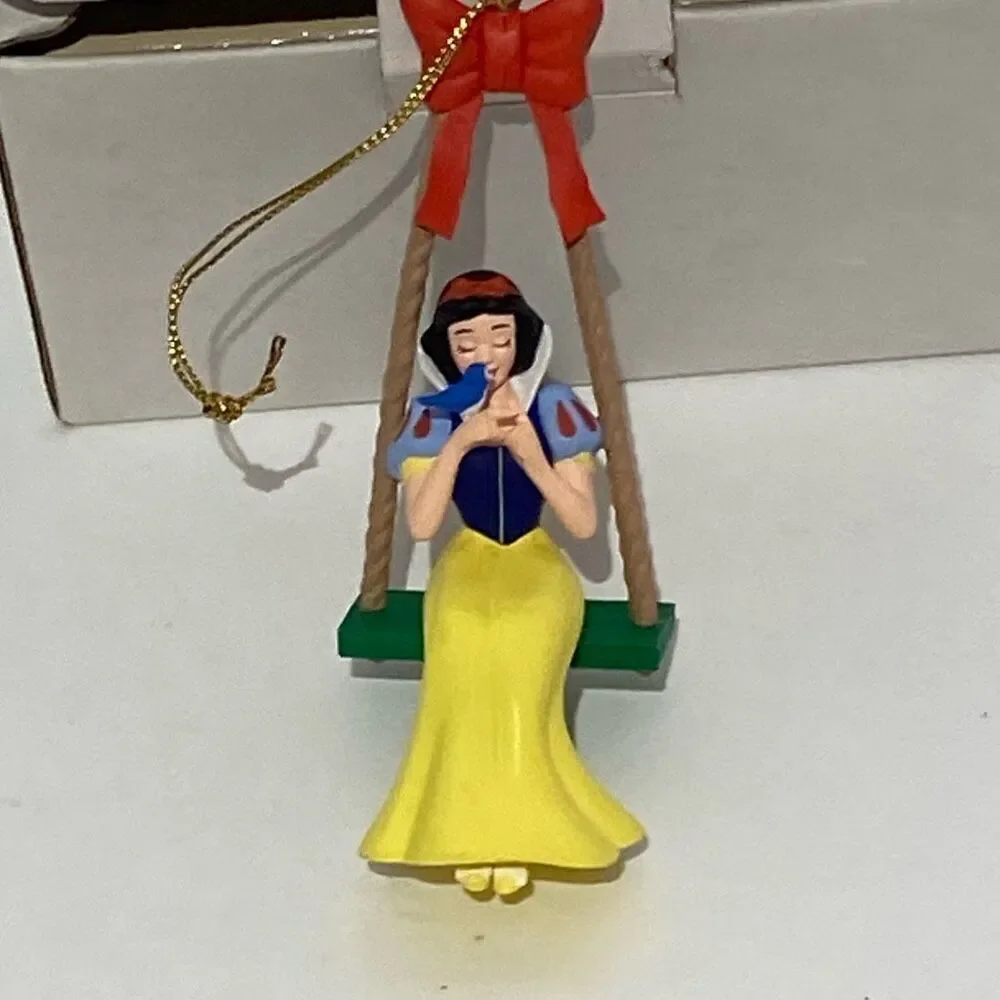 Disney Snow White In Red‎ Ribbon Swing Christmas Tree Hanging Ornament